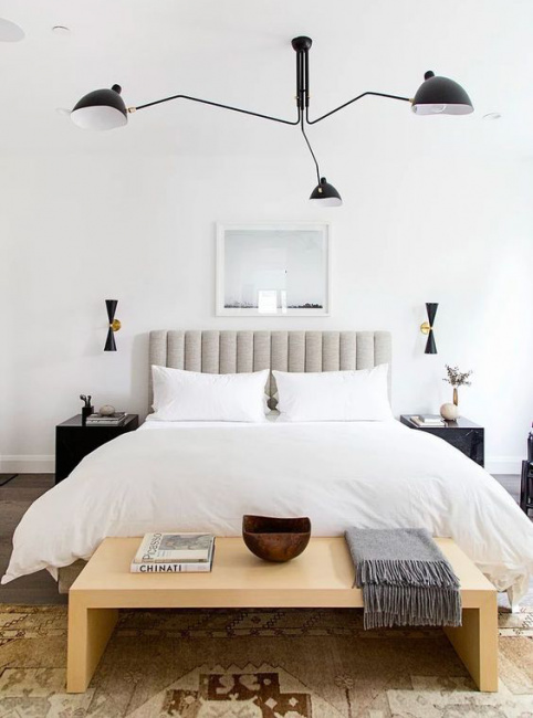 Sử dụng đèn thả trần oversize để trang trí phòng ngủ nhỏ