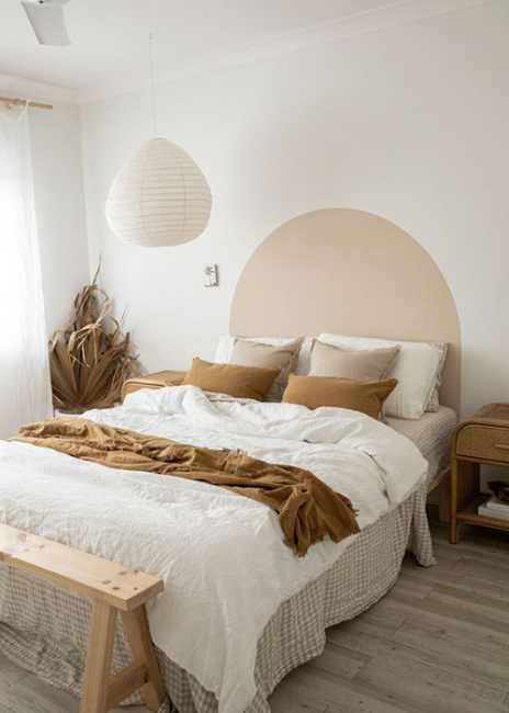 Rèm cao đụng trần có tác dụng “hack chiều cao” cho không gian phòng ngủ.
