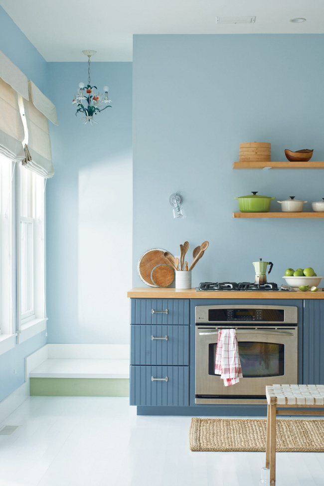 Gam màu xanh pastel cho phòng bếp vẫn mang lại sự hiện đại