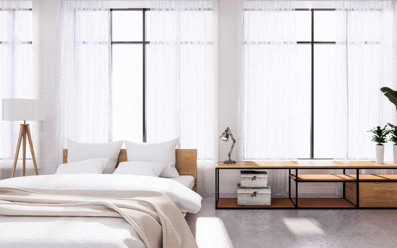 Phòng ngủ phong cách thiết kế nội thất minimalist với ánh sáng tự nhiên từ cửa sổ lớn