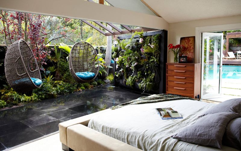 Phòng ngủ với không gian mở theo phong cách thiết kế nội thất Tropical